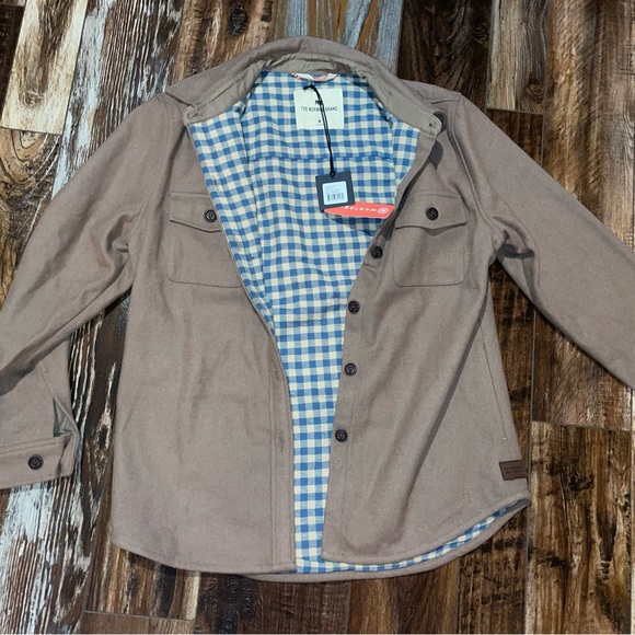 Brightside Pine bark Shacket - Picture 6 of 6